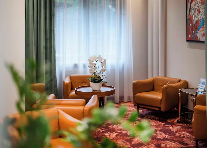 Hotel H12